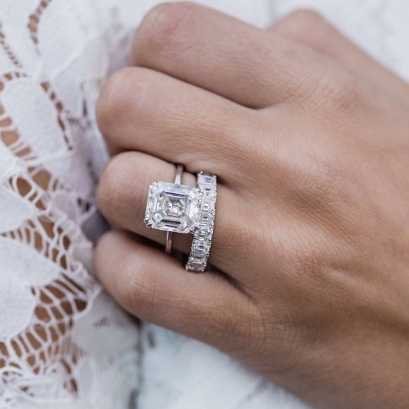 9TCW AAA CZ Oval Cut Eternity Wedding Band Ring - Picture 6 of 9